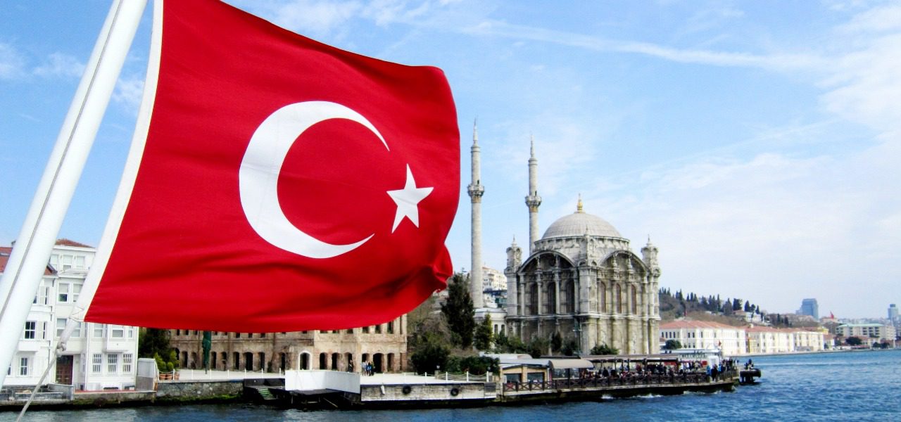 istanbul with the turkish flag